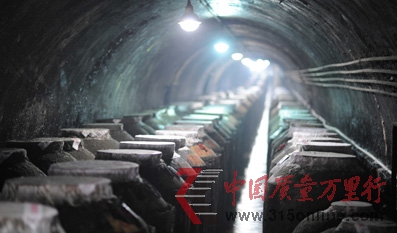 專(zhuān)家揭酒業(yè)真相 白酒企業(yè)婊子牌坊都想要