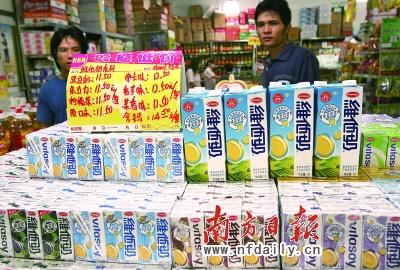 維他奶原味豆奶飲料包裝上標(biāo)注了“非轉(zhuǎn)基因大豆”的標(biāo)識。吳偉洪攝 維他奶原味豆奶飲料包裝上標(biāo)注了“非轉(zhuǎn)基因大豆”的標(biāo)識。吳偉洪攝