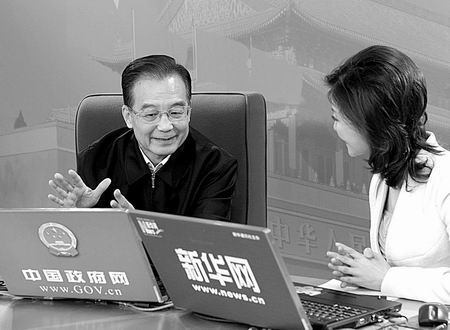曾“蝸居”的總理決心管好住房問(wèn)題　溫家寶前天與網(wǎng)友在線交流，網(wǎng)友40萬(wàn)個(gè)帖子提問(wèn)總理