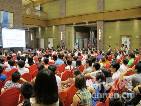 上海剛需項(xiàng)目開盤擠爆棚購(gòu)房者直言“怕漲價(jià)”