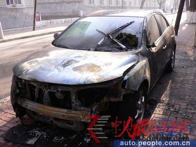 東風(fēng)悅達(dá)起亞車(chē)頻頻自燃車(chē)主守在4S店門(mén)前維權(quán)