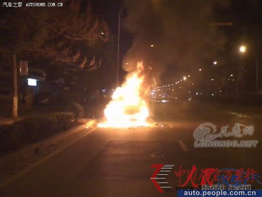 東風(fēng)悅達(dá)起亞車(chē)頻頻自燃車(chē)主守在4S店門(mén)前維權(quán)