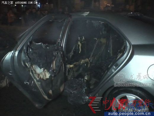 東風(fēng)悅達(dá)起亞車(chē)頻頻自燃車(chē)主守在4S店門(mén)前維權(quán)