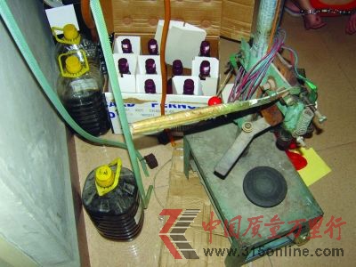 制造假洋酒的小作坊里的灌洗用具。轉(zhuǎn)自揚(yáng)子晚報(bào)