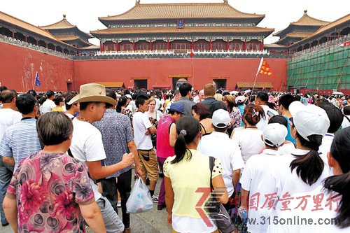 國內游預冷提前結束暑期旺季 降價超四成搶客源